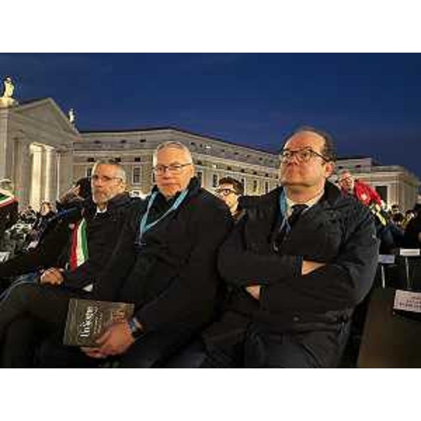 Il sindaco di Grado, Giuseppe Corbatto; il presidente del Cr Fvg, Mauro Brdin; il vicegovernatore del Fvg, Mario Anzil - Il sindaco di Grado, Giuseppe Corbatto; il presidente del Cr Fvg, Mauro Brdin; il vicegovernatore del Fvg, Mario Anzil