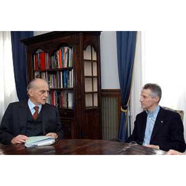 Riccardo Illy (Presidente della Regione Friuli Venezia Giulia) incontra Pietro Bassetti (Presidente della "Globus et Locus"). (Trieste, 10/03/04) 
