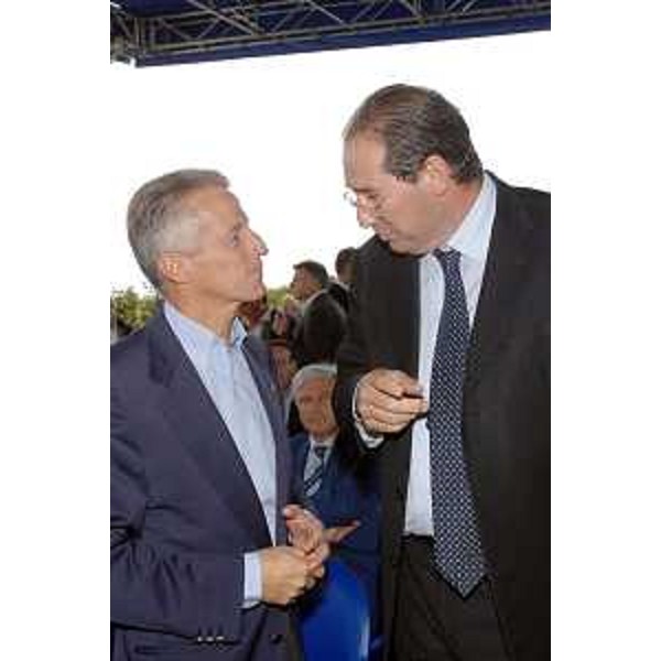 Riccardo Illy (Presidente Regione Friuli Venezia Giulia) con Giancarlo Galan (Presidente Regione Veneto) alla cerimonia di inaugurazione del lotto 28 dell'autostrada A28. (Sacile 16/09/06)