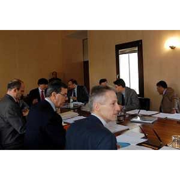 Riccardo Illy (Presidente della Regione Friuli Venezia Giulia) e la giunta regionale. (Pordenone, 05/03/04)