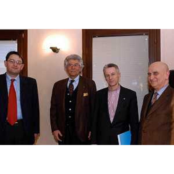 Riccardo Illy (Presidente della Regione Friuli Venezia Giulia), Lodovico Sonego (Assessore regionale alla pianificazione territoriale, energia, mobilità e infrastrutture di trasporto), Michele Minenna (Direttore generale ANAS), Fabrizio Giulia Russo (Capo compartimento ANAS Friuli Venezia Giulia). (Pordenone, 02/03/04)