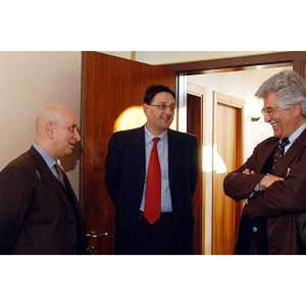 Lodovico Sonego (Assessore regionale alla pianificazione territoriale, energia, mobilità e infrastrutture di trasporto), Michele Minenna (Direttore generale ANAS), Fabrizio Giulia Russo (Capo compartimento ANAS Friuli Venezia Giulia). (POrdenone, 02/03/04)