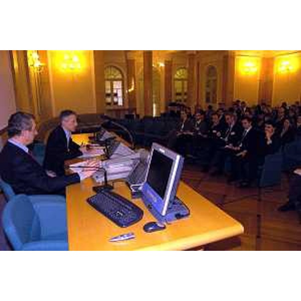 Riccardo Illy (Presidente della Regione Friuli Venezia Giulia) al MIB (School of Management). (Trieste, 01/03/04)