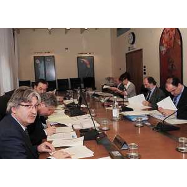 Renzo Tondo (Presidente Friuli Venezia Giulia) con la Giunta, riuniti nella sede del Consiglio regionale a Trieste. (Trieste 30/10/08) 