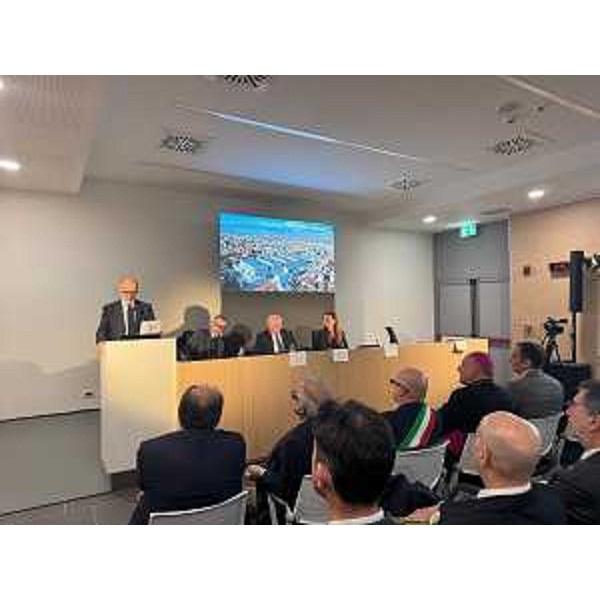 L'assessore Riccardi durante il suo intervento a Pordenone - L'assessore Riccardi durante il suo intervento a Pordenone