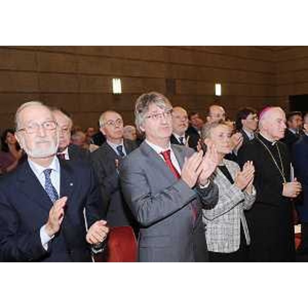 Franco Bile (Presidente Corte costituzionale), Renzo Tondo (Presidente Friuli Venezia Giulia), Maria Teresa Bassa Poropat (Presidente Provincia Trieste) ed Eugenio Ravignani (Vescovo Trieste) all'inaugurazione dell'anno accademico dell'Ateneo di Trieste. (Trieste 05/11/08)
