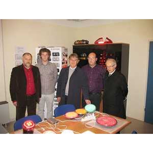 Renzo Tondo (Presidente Friuli Venezia Giulia) visita la B. Eng Srl (Bearzi Engineering) ad Amaro, accompagnato da Gianni Somma (Direttore Cosint-Consorzio industriale Tolmezzo). (Amaro 06/11/08)