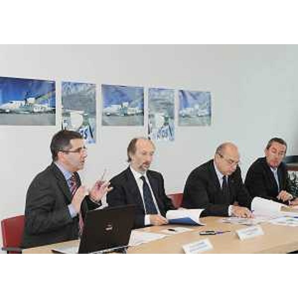 Rupert Leitner (Direttore generale "airAlps"), Riccardo Riccardi (Assessore regionale Trasporti), Roberto Dipiazza (Presidente Aeroporto FVG Spa) e Paolo Stradi (Direttore Aeroporto FVG Spa) in conferenza stampa a Ronchi dei Legionari. (Ronchi dei Legionari 06/11/08)