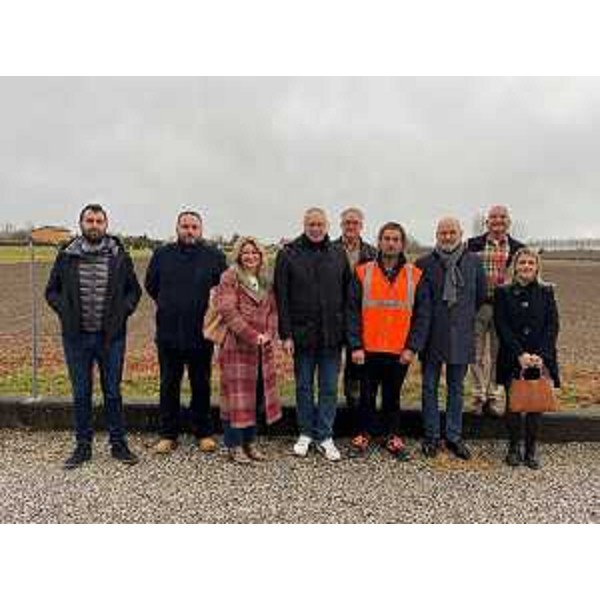 Il presidente del Cr Fvg, Mauro Bordin (al centro), al Giardino dei Tulipani - Il presidente del Cr Fvg, Mauro Bordin (al centro), al Giardino dei Tulipani