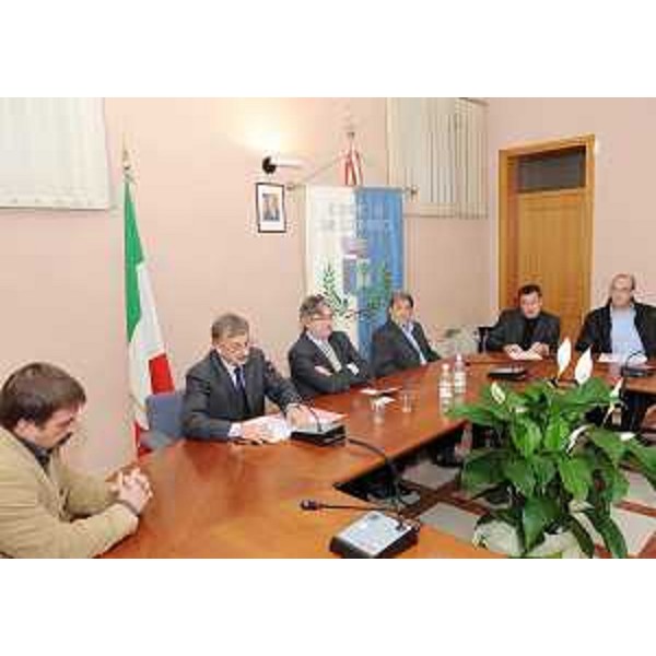 Renzo Tondo (Presidente Friuli Venezia Giulia) incontra i Sindaci delle Valli del Natisone in Municipio a San Leonardo. (San Leonardo 08/11/08)