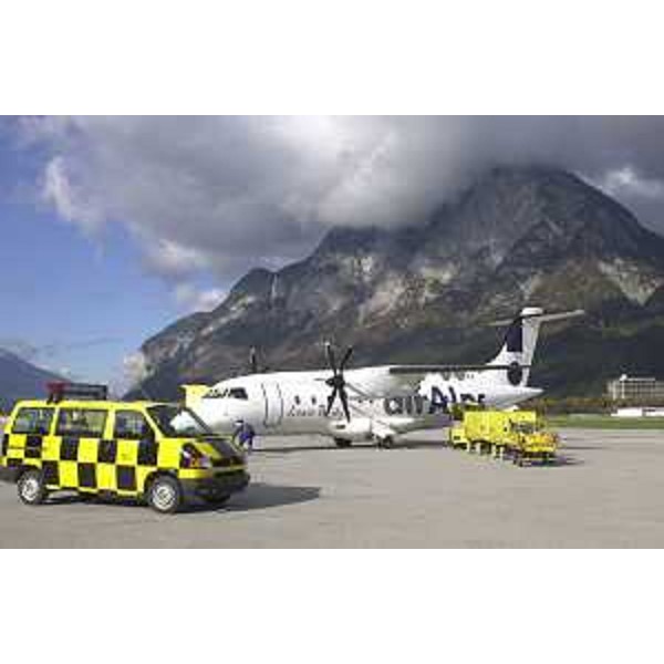 Un turboelica della airAlps, Compagnia aerea per la copertura della rotta Milano Malpensa / Aeroporto regionale del Friuli Venezia Giulia Ronchi dei Legionari.