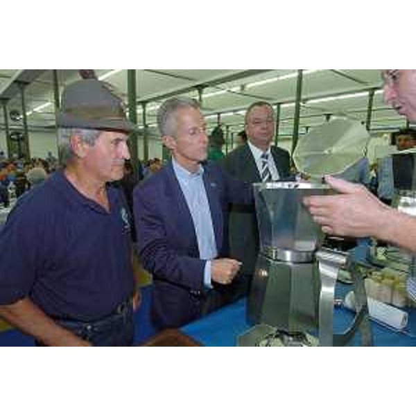 Riccardo Illy (Presidente Regione Friuli Venezia Giulia) all'incontro dei volontari della Protezione Civile e delle associazioni di volontariato del Friuli Venezia Giulia. (Martignacco 16/09/06)