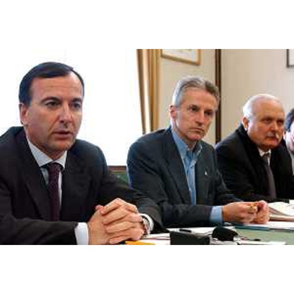 Riccardo Illy (Presidente della Regione Friuli Venezia Giulia) e Franco Frattini (Ministro degli Esteri) alla presentazione del Progetto Expo 2008, a Trieste. (Trieste 25/02/04)