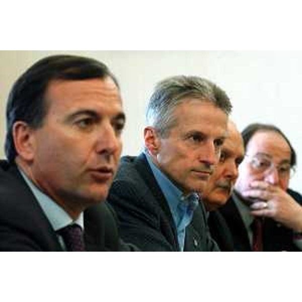 Riccardo Illy (Presidente della Regione Friuli Venezia Giulia) e Franco Frattini (Ministro degli Esteri) alla presentazione del Progetto Expo 2008, a Trieste. (Trieste 25/02/04)
