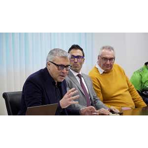 L'asssessore Bini (a sinistra) alla presentazione della Coppa del mondo giovani scialpinismo Ywc - L'asssessore Bini (a sinistra) alla presentazione della Coppa del mondo giovani scialpinismo Ywc