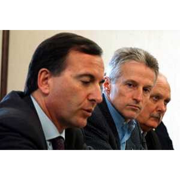 Riccardo Illy (Presidente della Regione Friuli Venezia Giulia) e Franco Frattini (Ministro degli Esteri) alla presentazione del Progetto Expo 2008, a Trieste. (Trieste 25/02/04)