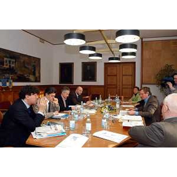 Riccardo Illy (Presidente della Regione Friuli Venezia Giulia) e gli assessori incontrano la Giunta Provinciale di Gorizia. (Gorizia, 20/02/04)