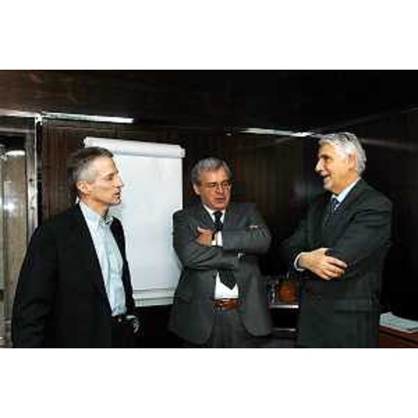 Riccardo Illy (Presidente della Regione Friuli Venezia Giulia) in visita alla la sede della Saipem Mediterranean Services. (Fiume, 17/02/04)