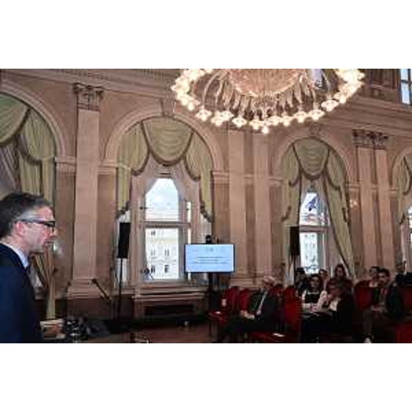 L'assessore regionale alle Autonomie locali Pierpaolo Roberti all'apertura del convegno internazionale "La tassazione degli immobili in Italia e in Europa" - L'assessore regionale alle Autonomie locali Pierpaolo Roberti all'apertura del convegno internazionale "La tassazione degli immobili in Italia e in Europa"