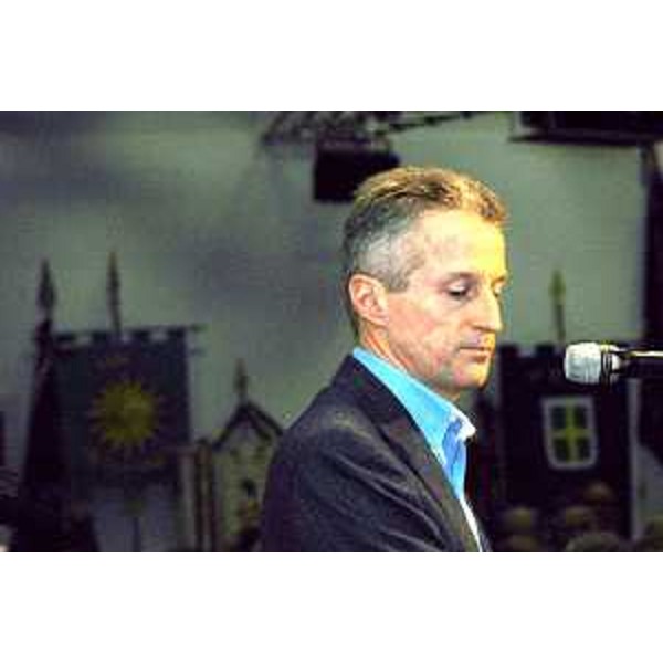 Riccardo Illy (Presidente della Regione Friuli Venezia Giulia) alla cerimonia della "Giornata della Memoria - 10 febbraio 1947/10 febbraio 2004" promossa dalla Federazione delle Associazioni degli esuli istriani, fiumani e dalmati nel ricordo della diaspora dell'esodo. (Trieste, 10/02/04) 