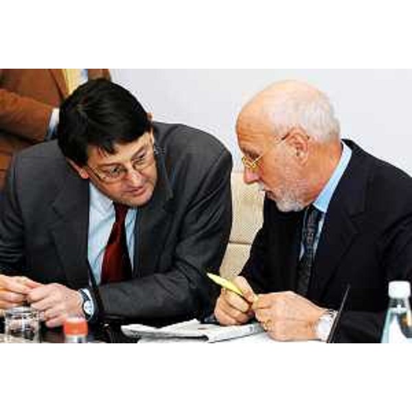 Lodovico Sonego (Assessore regionale alla pianificazione territoriale, energia, mobilità e infrastrutture di trasporto), Augusto Antonucci (Assessore al Patrimonio ed ai Servizi generali). (Trieste, 06/02/04)