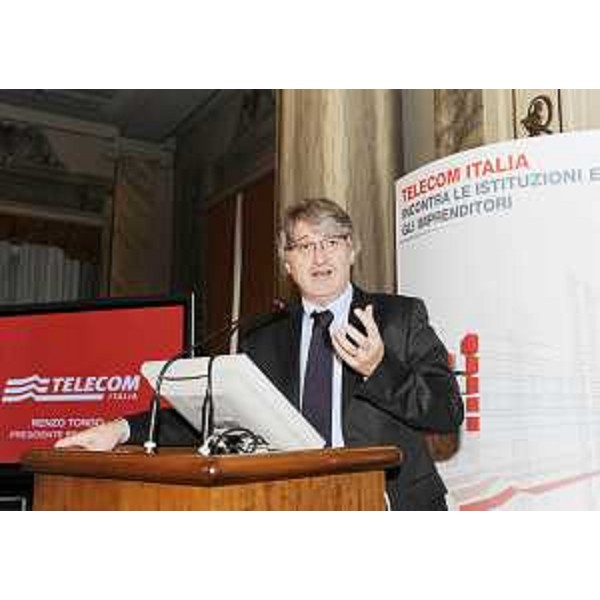 Renzo Tondo (Presidente Friuli Venezia Giulia) interviene al Convegno "Telecom Italia incontra le Istituzioni e gli Imprenditori", alla CCIAA di Trieste. (Trieste 11/10/08)