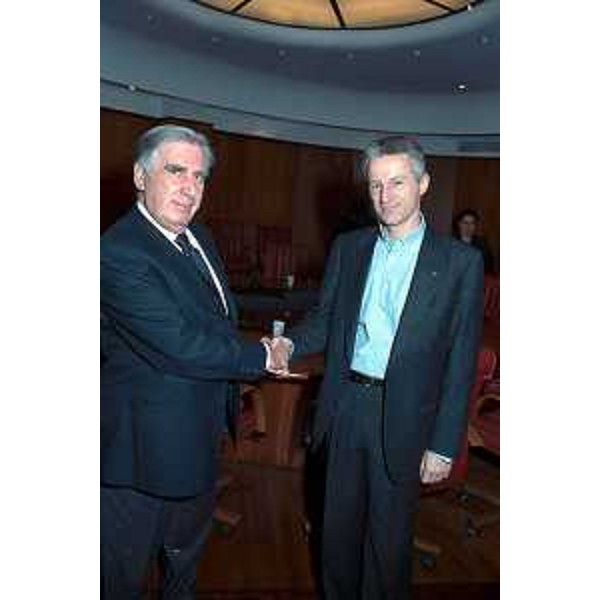 Riccardo Illy (Presidente della Regione Friuli Venezia Giulia) alla firma dell'accordo con Co.Re.Com (Comitato regionale per le comunicazioni). (Trieste, 29/01/04)