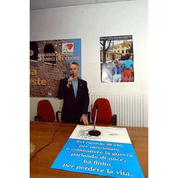 Riccardo Illy (Presidente della Regione Friuli Venezia Giulia) alla commemorazione dei giornalisti Luchetta, Ota, D'Angelo uccisi a Mostar. (Trietse, 28/01/04)