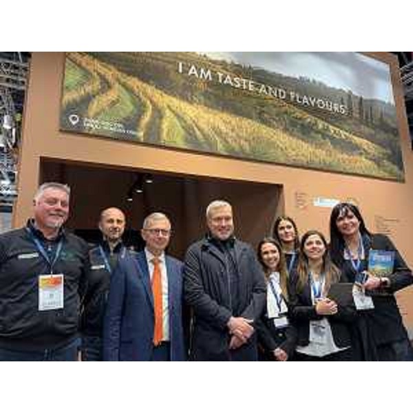 Gli assessori alle Attività produttive e turismo Sergio Emidio Bini e alle Risorse agroalimentari, forestali e ittiche Stefano Zannier al Paris Expo Porte de Versailles per Wine Paris&Vinexpo Paris 2025. - Gli assessori alle Attività produttive e turismo Sergio Emidio Bini e alle Risorse agroalimentari, forestali e ittiche Stefano Zannier al Paris Expo Porte de Versailles per Wine Paris&Vinexpo Paris 2025.