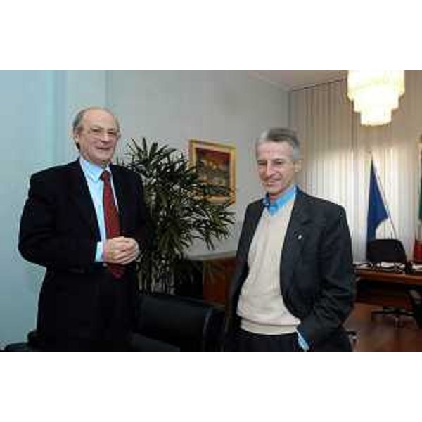 Riccardo Illy (Presidente della Regione Friuli Venezia Giulia) incontra Camillo Andreana (Prefetto di Udine). (Udine, 22/01/04)