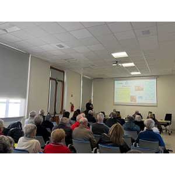 La sala conferenze del Centro polifunzionale Adriano Biasutti di Palazzolo dello Stella durante la presentazione del primo romanzo di Giuseppe Bertoli - La sala conferenze del Centro polifunzionale Adriano Biasutti di Palazzolo dello Stella durante la presentazione del primo romanzo di Giuseppe Bertoli