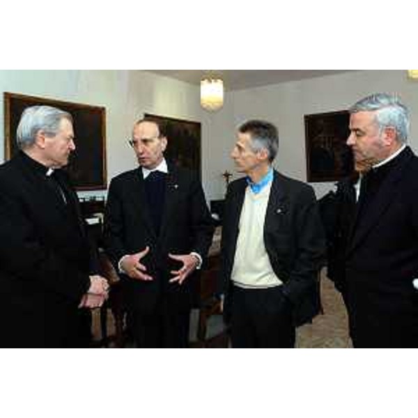 Riccardo Illy (Presidente della Regione Friuli Venezia Giulia) incontra Monsignor Pietro Brollo (Arcivescovo di Udine). (Udine, 22/01/04)