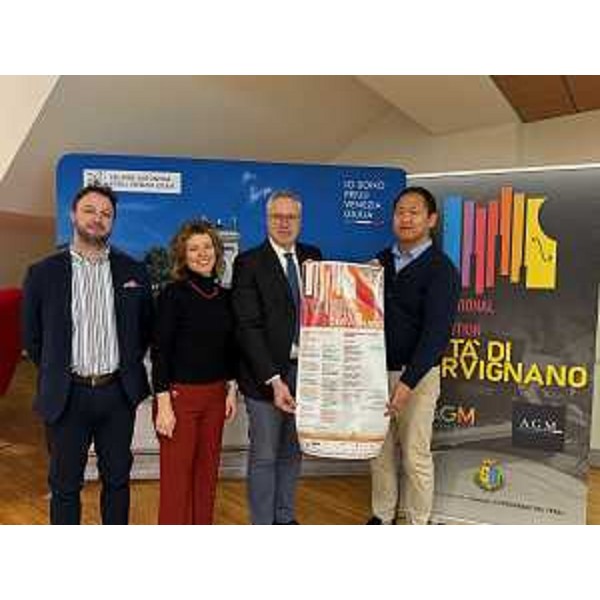 Mauro Bordin, presidente del Cr Fvg, secondo da destra nella foto, accanto ai rappresentanti dell'Accademia Agm e all'assessore comunale di Cervignano, Cristian Zanfabro - Mauro Bordin, presidente del Cr Fvg, secondo da destra nella foto, accanto ai rappresentanti dell'Accademia Agm e all'assessore comunale di Cervignano, Cristian Zanfabro