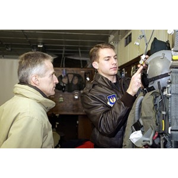 Riccardo Illy (Presidente Friuli Venezia Giulia) in visita alla Base aerea di Aviano. (Aviano 21/01/04)