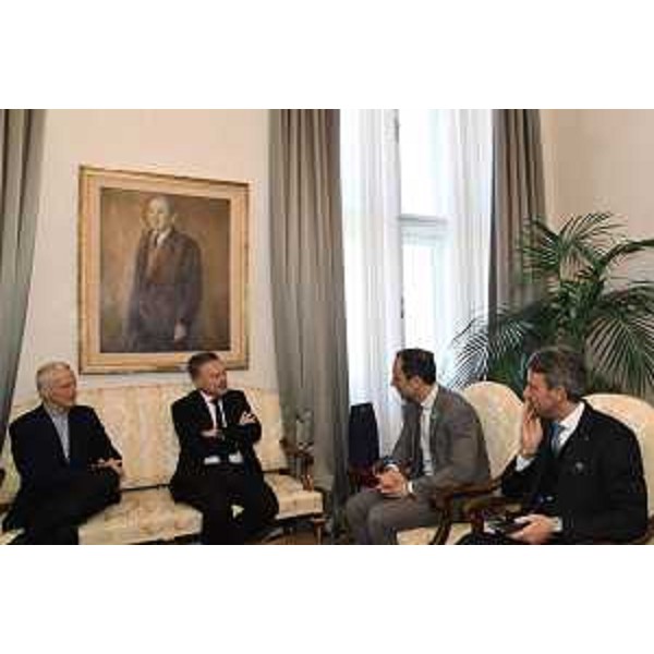 Un momento dell'incontro che si è tenuto a Trieste nella sede della Regione. - Un momento dell'incontro che si è tenuto a Trieste nella sede della Regione.