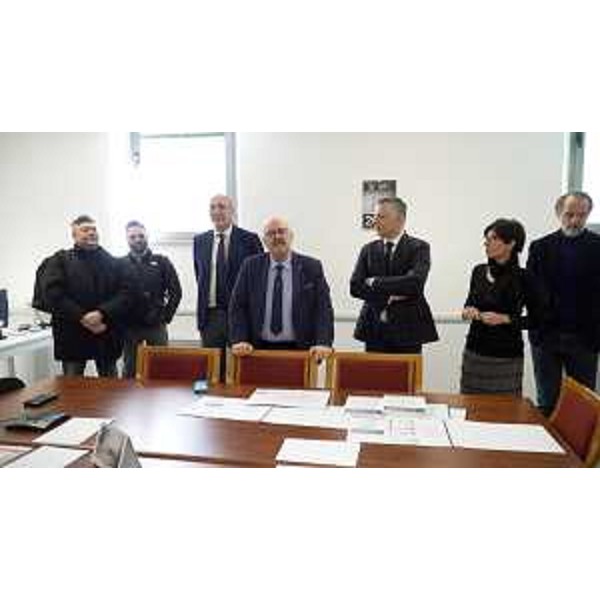 L'assessore Callari con i dirigenti del Servizio regionale patrimonio, la Rup Marta Fragasso, l'amministratore unico di Insiel Diego Antonini, rappresentanti dell'impresa appaltatrice - L'assessore Callari con i dirigenti del Servizio regionale patrimonio, la Rup Marta Fragasso, l'amministratore unico di Insiel Diego Antonini, rappresentanti dell'impresa appaltatrice