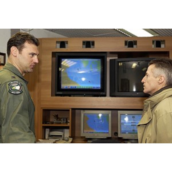 Riccardo Illy (Presidente Friuli Venezia Giulia) in visita alla Base aerea di Aviano. (Aviano 21/01/04)
