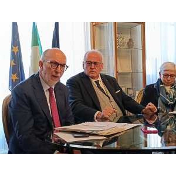 L'assessore regionale alla Salute Riccardo Riccardi assieme al sindaco di Gorizia Rodolfo Ziberna e all'assessore comunale alle Politiche sociali, della famiglia, della disabilità, dell'assistenza e sanitarie Silvana Romano. - L'assessore regionale alla Salute Riccardo Riccardi assieme al sindaco di Gorizia Rodolfo Ziberna e all'assessore comunale alle Politiche sociali, della famiglia, della disabilità, dell'assistenza e sanitarie Silvana Romano.