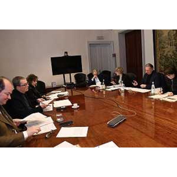 Il vicegovernatore Mario Anzil (primo a sinistra) conduce i lavori di Giunta - Il vicegovernatore Mario Anzil (primo a sinistra) conduce i lavori di Giunta