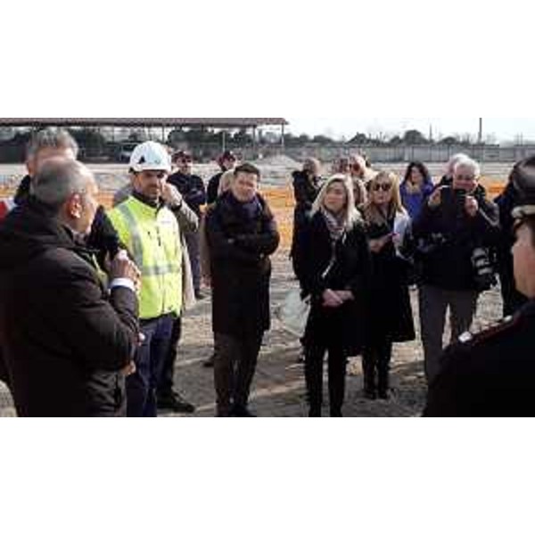 L'assessore regionale Cristina Amirante, al centro, in un momento del sopralluogo al cantiere del nuovo penitenziario a San Vito al Tagliamento. - L'assessore regionale Cristina Amirante, al centro, in un momento del sopralluogo al cantiere del nuovo penitenziario a San Vito al Tagliamento.