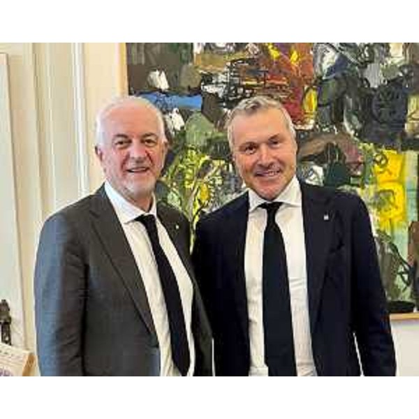 L'assessore Sergio Emidio Bini (a destra) con il presidente di Confindustria Udine Luigino Pozzo - L'assessore Sergio Emidio Bini (a destra) con il presidente di Confindustria Udine Luigino Pozzo