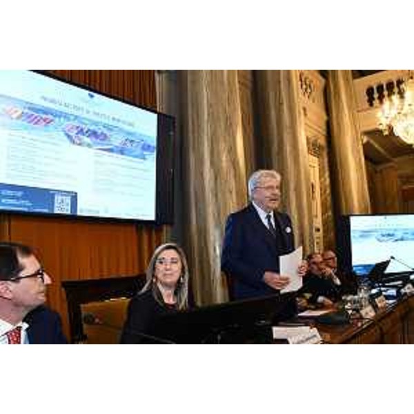 Lassessore alla Infrastrutture Cristina Amirante al convegno "Priorità nei porti di Trieste e Monfalcone". - Lassessore alla Infrastrutture Cristina Amirante al convegno "Priorità nei porti di Trieste e Monfalcone".