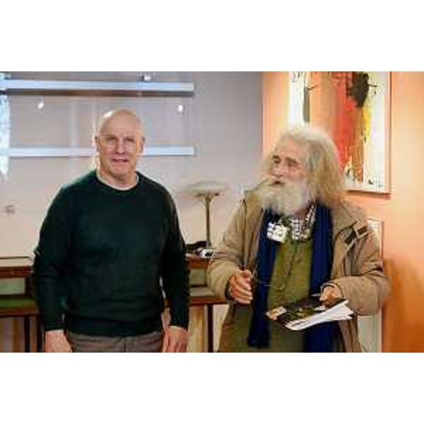Da sinistra l'artista Tiziano Bravi e il curatore della mostra, Giorgio Ganis - Da sinistra l'artista Tiziano Bravi e il curatore della mostra, Giorgio Ganis