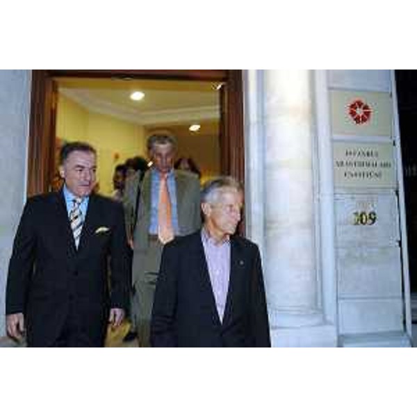 Riccardo Illy (Presidente Regione Friuli Venezia Giulia) con Gianpaolo Papa (esperto della Turchia) e Inan Kirac (Presidente Fondazione per le Ricerche di Istanbul). (Istanbul 17/09/06)