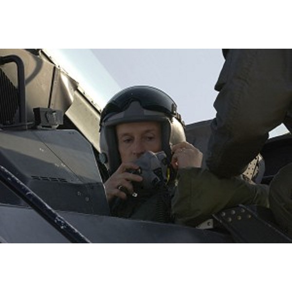 Riccardo Illy (Presidente della Regione Friuli Venezia Giulia) in visita alla Base aerea di Aviano si prepara a compiere un volo su un F16 del 555° Squadrone. (Aviano 21/01/04)