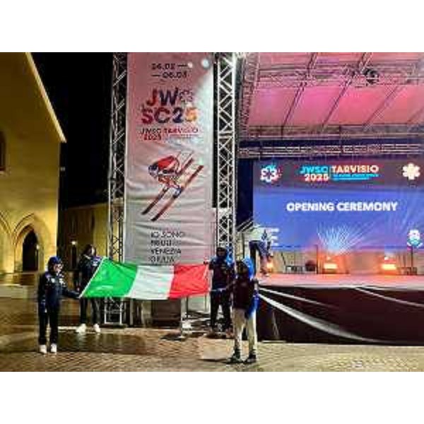 Un momento della cerimonia di apertura dei Campionati Mondiali Juniores di Sci Alpino 2025 di Tarvisio (FIS Alpine Junior World Ski) - Un momento della cerimonia di apertura dei Campionati Mondiali Juniores di Sci Alpino 2025 di Tarvisio (FIS Alpine Junior World Ski)