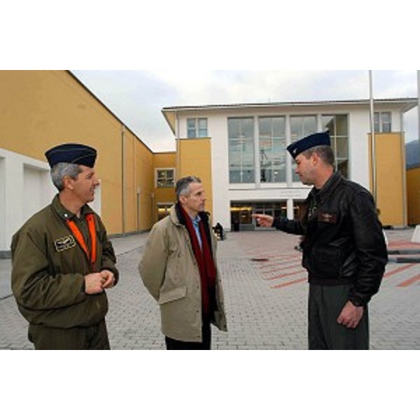 Riccardo Illy (Presidente Friuli Venezia Giulia) in visita alla Base aerea di Aviano. (Aviano 21/01/04)