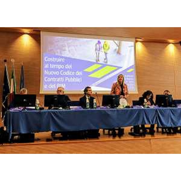 L'assessore Amirante nel corso del suo intrvento - L'assessore Amirante nel corso del suo intrvento