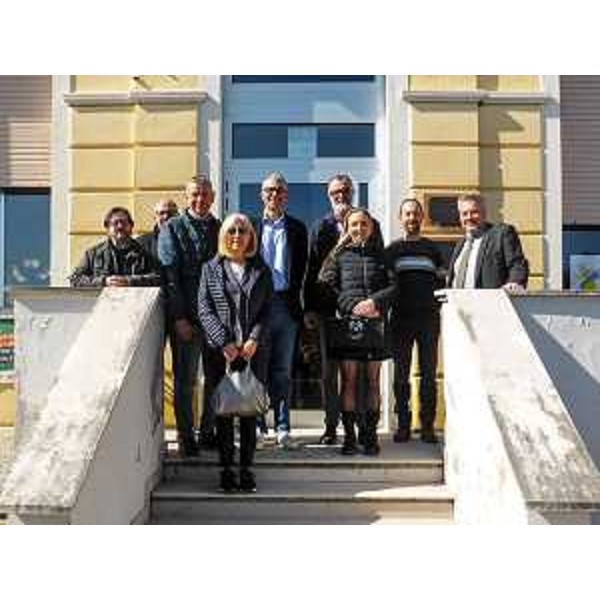 Il consigliere Diego Bernardis (Fp), primo da destra nella foto di gruppo durante il sopralluogo a Medea - Il consigliere Diego Bernardis (Fp), primo da destra nella foto di gruppo durante il sopralluogo a Medea