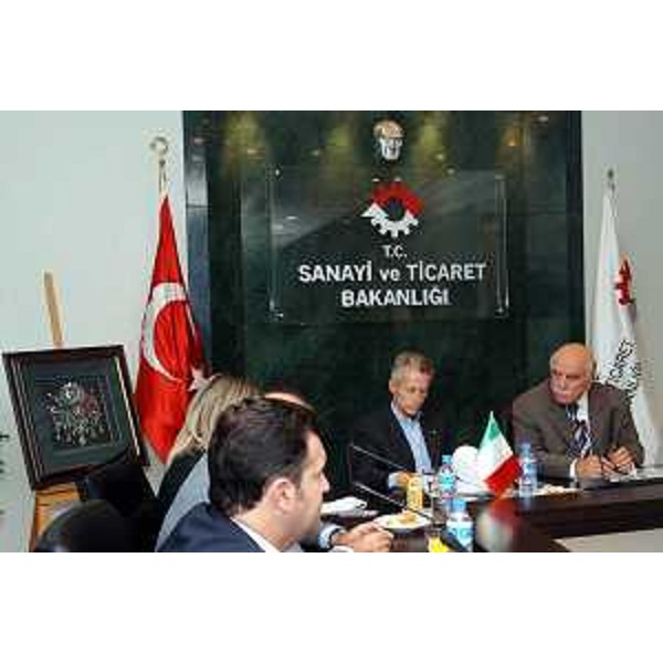Riccardo Illy (Presidente Regione Friuli Venezia Giulia) con Franco Iacop (Assessore regionale per le relazioni internazionali, comunitarie e autonomie locali ) e Ali Coskun (Ministro turco all'Industria e Commercio) durante l'incontro avvenuto ad Ankara. (Ankara 19/09/06)